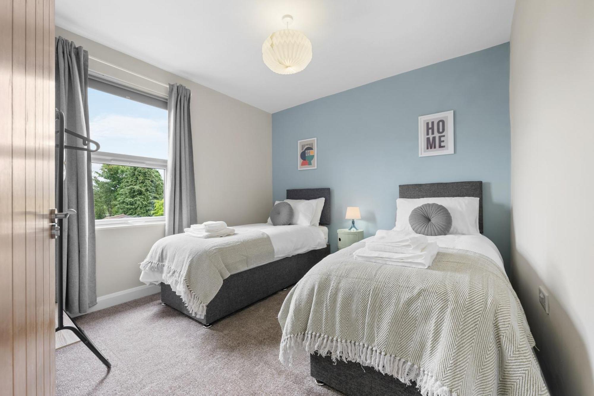 Warwick Uni-modern 3 Bed House Free Parking, Wifi, Garden Holiday home *