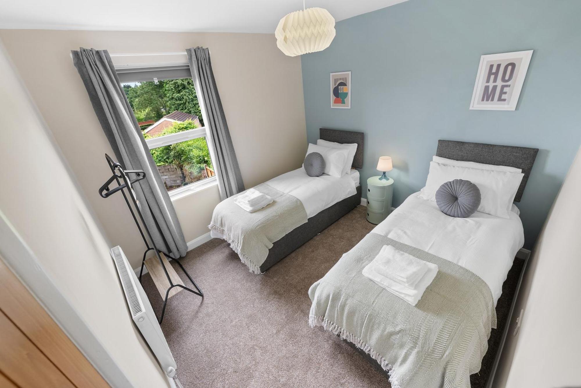 Warwick Uni-modern 3 Bed House Free Parking, Wifi, Garden